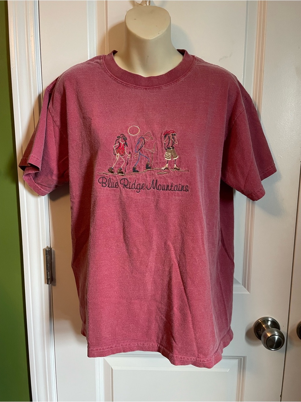 Gildan Activewear Blue Ridge Mountains Ultra Cotton T-shirt Medium Red Hikers